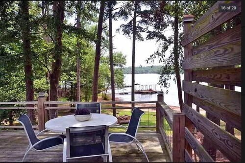 Lake Hartwell Covered Dock & Sunset Beach 3BD, 1BA