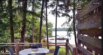 Lake Hartwell Covered Dock & Sunset Beach 3BD, 1BA