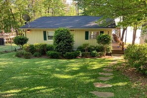 Property grounds - Lake Hartwell Covered Dock & Sunset Beach 3BD, 1BA (Fair Play)