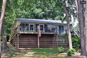 Exterior - Lake Hartwell Covered Dock & Sunset Beach 3BD, 1BA (Fair Play)