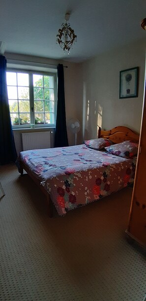 3 chambres, lit parapluie, Wi-Fi gratuit, draps fournis