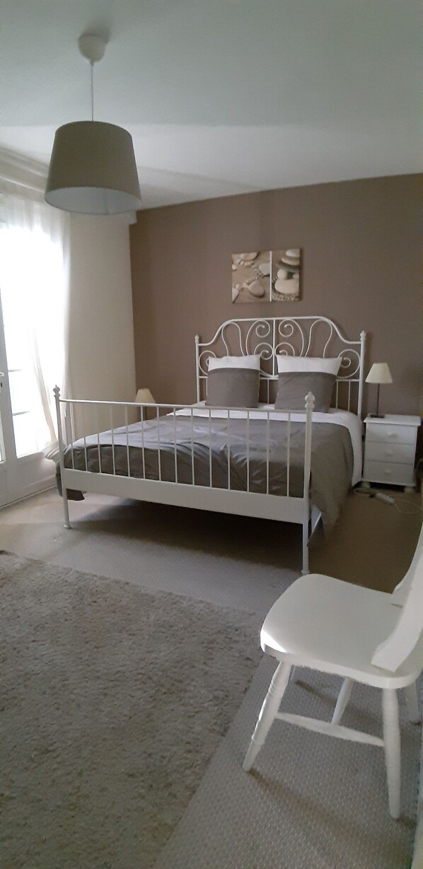 3 chambres, lit parapluie, Wi-Fi gratuit, draps fournis