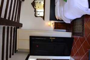 1 bedroom, bed sheets