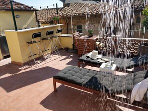 تناول الطعام بالخارج