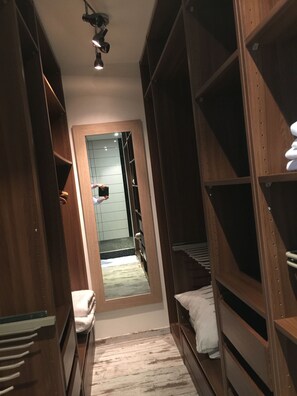 3 bedrooms, iron/ironing board, travel crib, WiFi