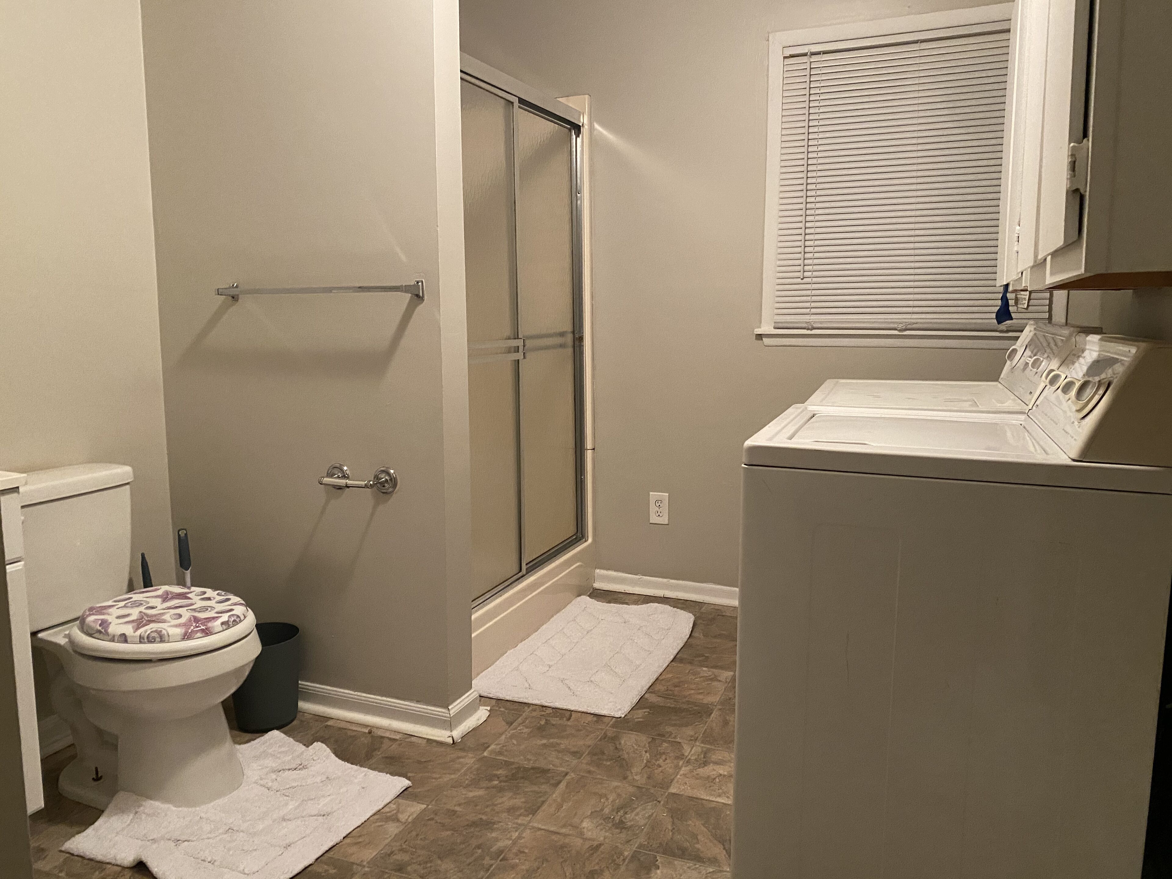 Ducha y papel higiénico