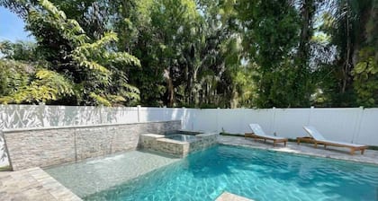 Gorgeous Home w/ Huge Salt-Water POOL & SPA