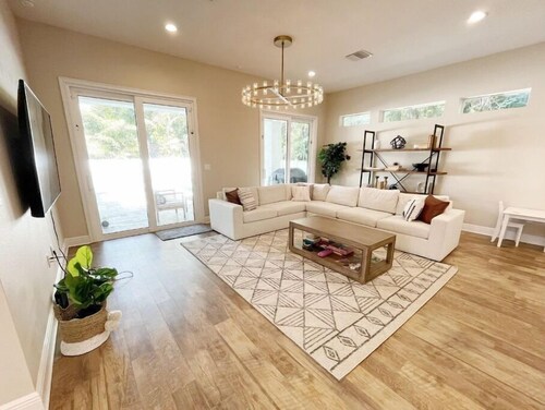 Gorgeous Home w/ Huge Salt-Water POOL & SPA