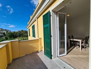 Outdoor dining - Apartment O with private balcony (Levanto)