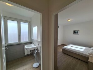 2 soverom, strykejern/-brett, reiseseng for barn og wi-fi (inkludert)