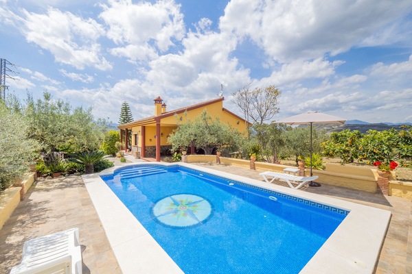 Charming rural house with pool for 8 people