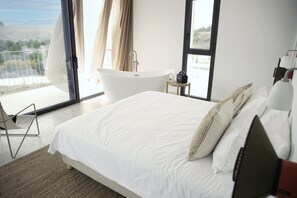 3 slaapkamers, een strijkplank/strijkijzer, reisbedje, gratis wifi