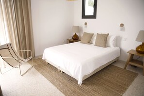 3 bedrooms, iron/ironing board, travel cot, free WiFi - Stylish and modern 3 bedroom villa, with infinity pool,  mountain and sea views (Pano Akourdaleia)