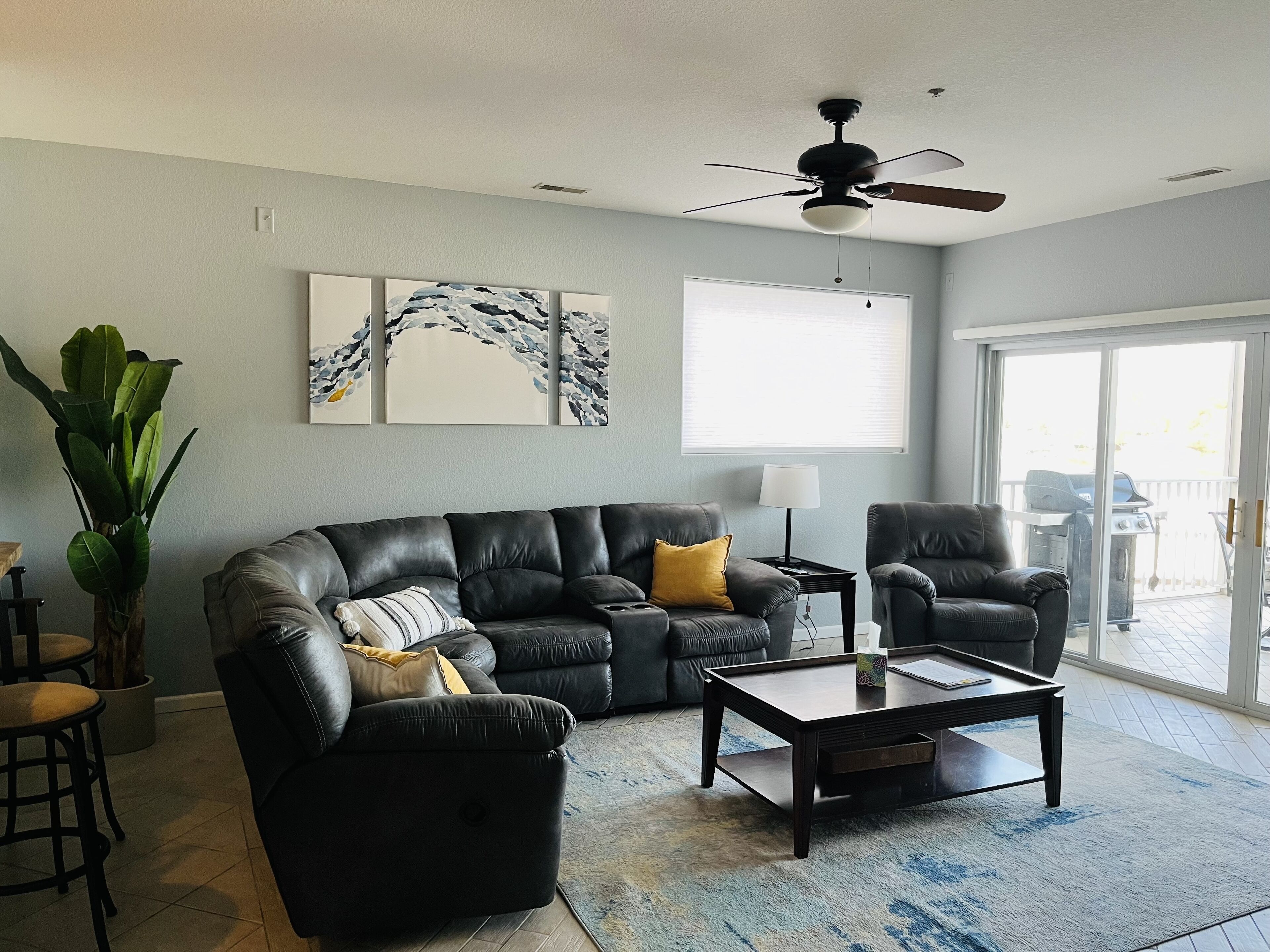 Relaxing Lakefront Condo - Great Location