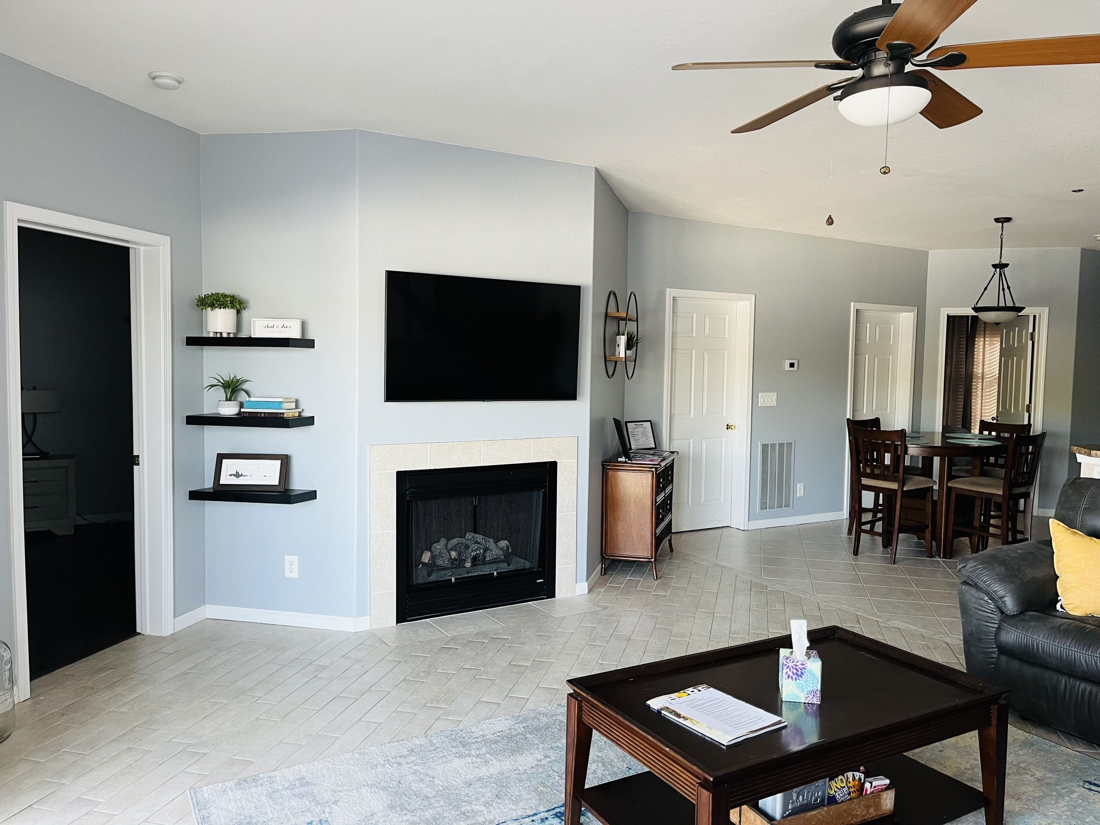 Relaxing Lakefront Condo - Great Location