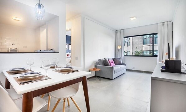 Unclassified image, 1 of 7, button