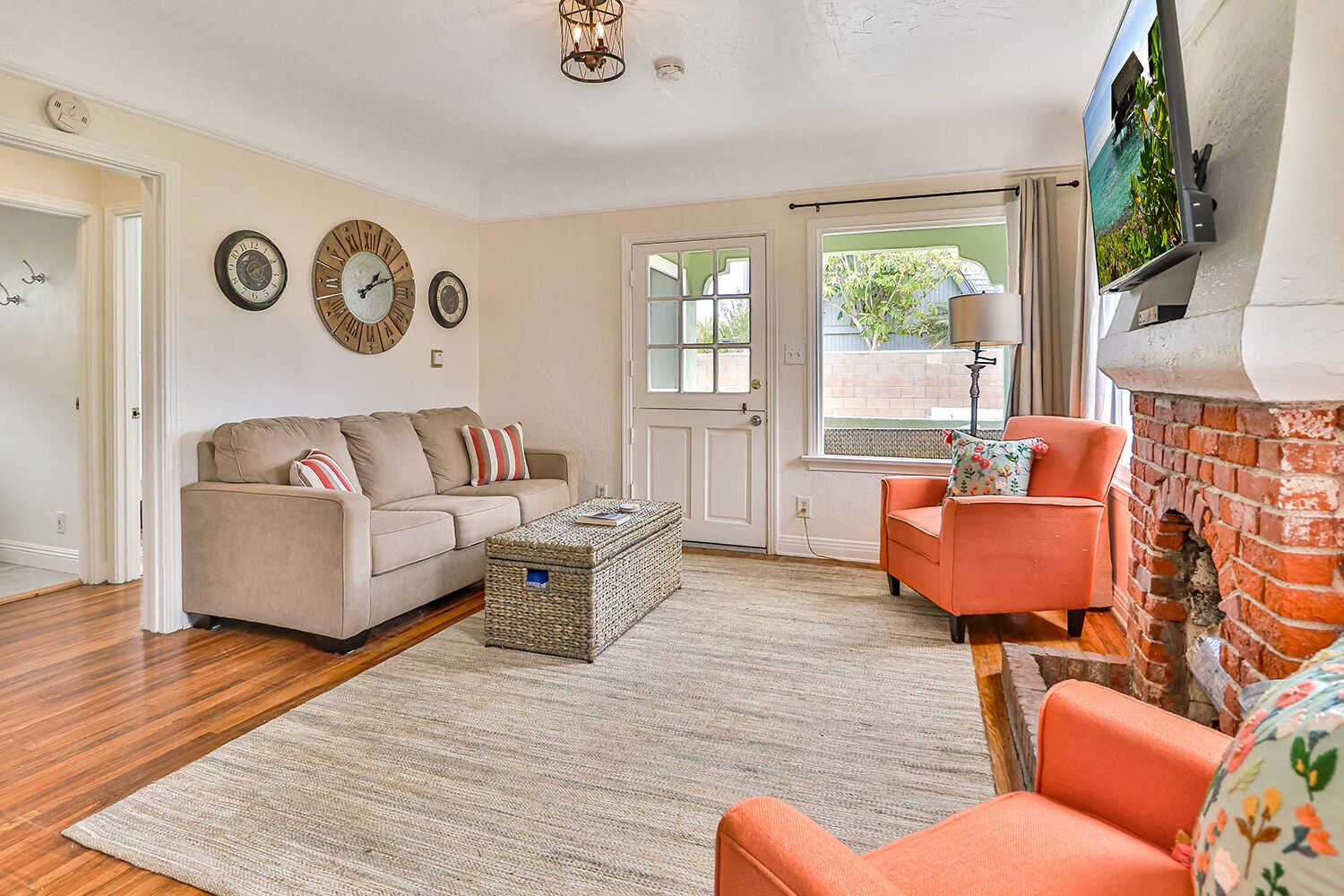 Beach Bungalow-1920s Charmer- Dog Friendly - Pierpont Ventura