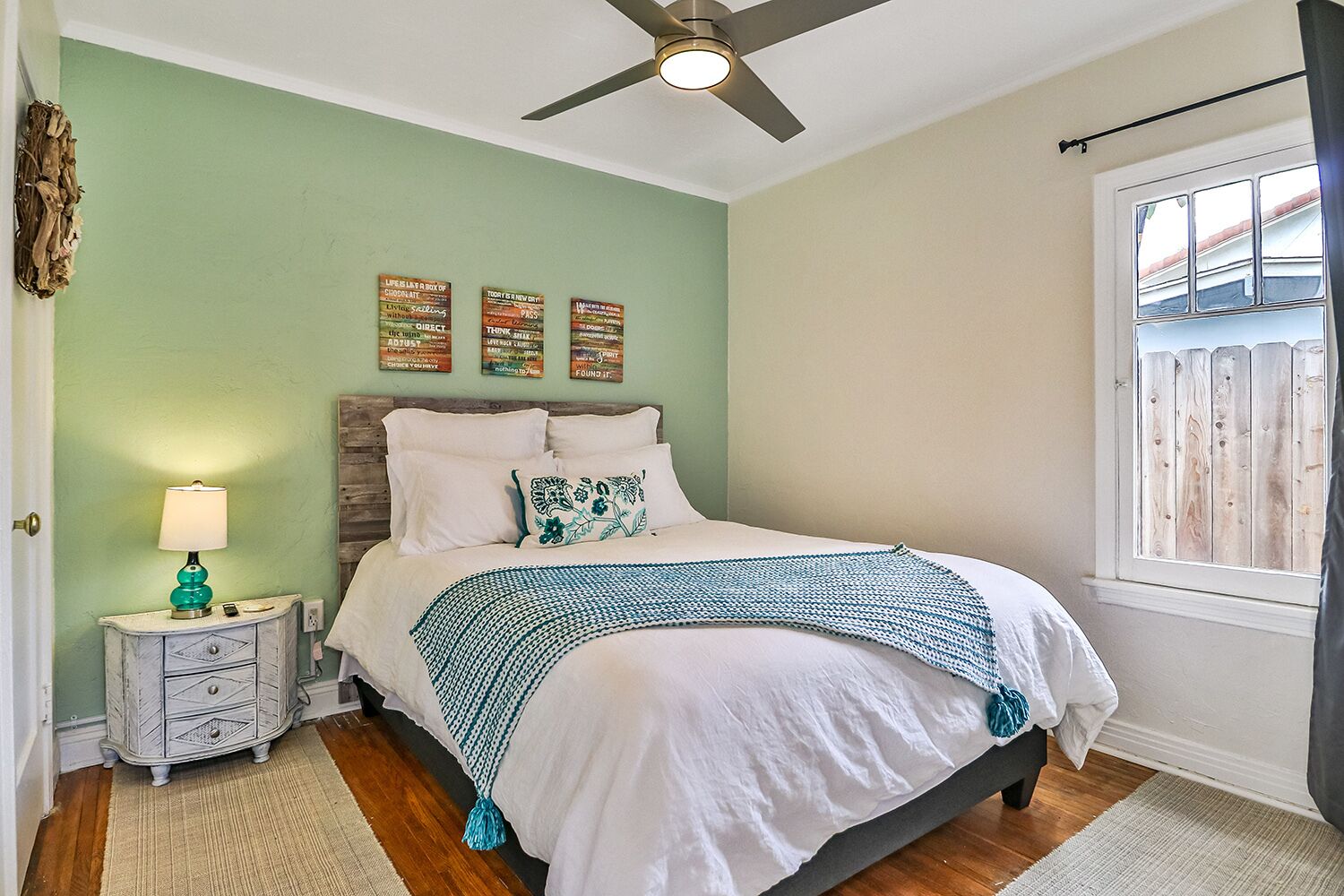 Beach Bungalow-1920s Charmer- Dog Friendly - Pierpont Ventura