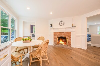 Moon Compass Escape – Spacious Cape Cod Retreat