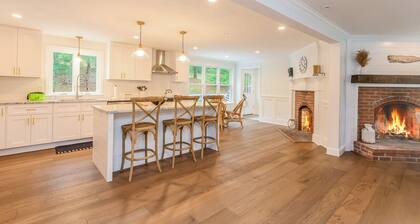 Moon Compass Escape – Spacious Cape Cod Retreat