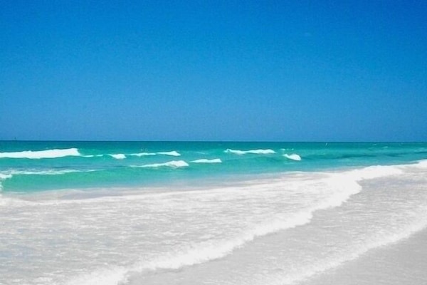 Beach nearby, sun-loungers, beach towels