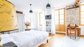 Premium Studio, Ensuite (Jeanne) | 1 bedroom, premium bedding, memory-foam beds, individually decorated