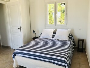3 habitaciones, tabla de planchar con plancha y wifi gratis 