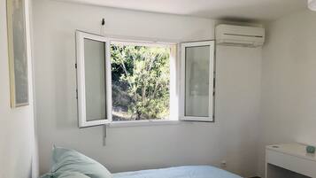 3 chambres, fer et planche à repasser, Wi-Fi gratuit, draps fournis