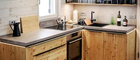 Fridge, oven, dishwasher, coffee/tea maker