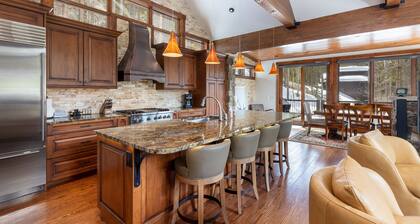 Breathtaking Views in Secluded Luxury Cabin in Breckenridge