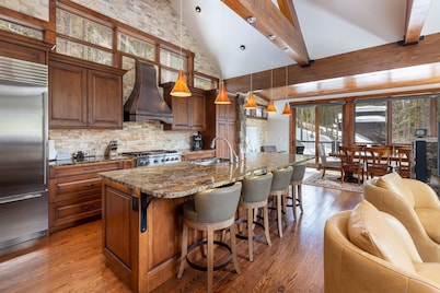 Breathtaking Views in Secluded Luxury Cabin in Breckenridge 