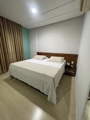 Frigobar, Wi-Fi de cortesia, roupa de cama