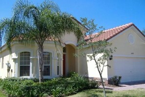 Exterior - Great villa with south facing pool and spa and close to Disney (Davenport)