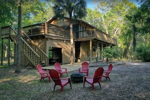 Property grounds - Charming 2 BR House in Daufuskie Island (Daufuskie Island)