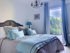 2 slaapkamers, een strijkplank/strijkijzer, gratis wifi, beddengoed