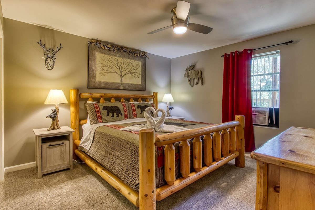 3 bedrooms, laptop workspace, free WiFi, bed sheets