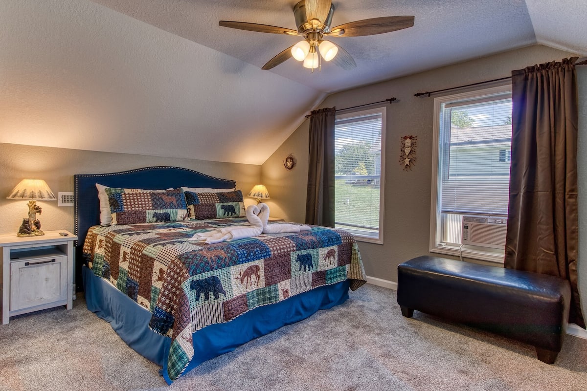 3 bedrooms, laptop workspace, free WiFi, bed sheets