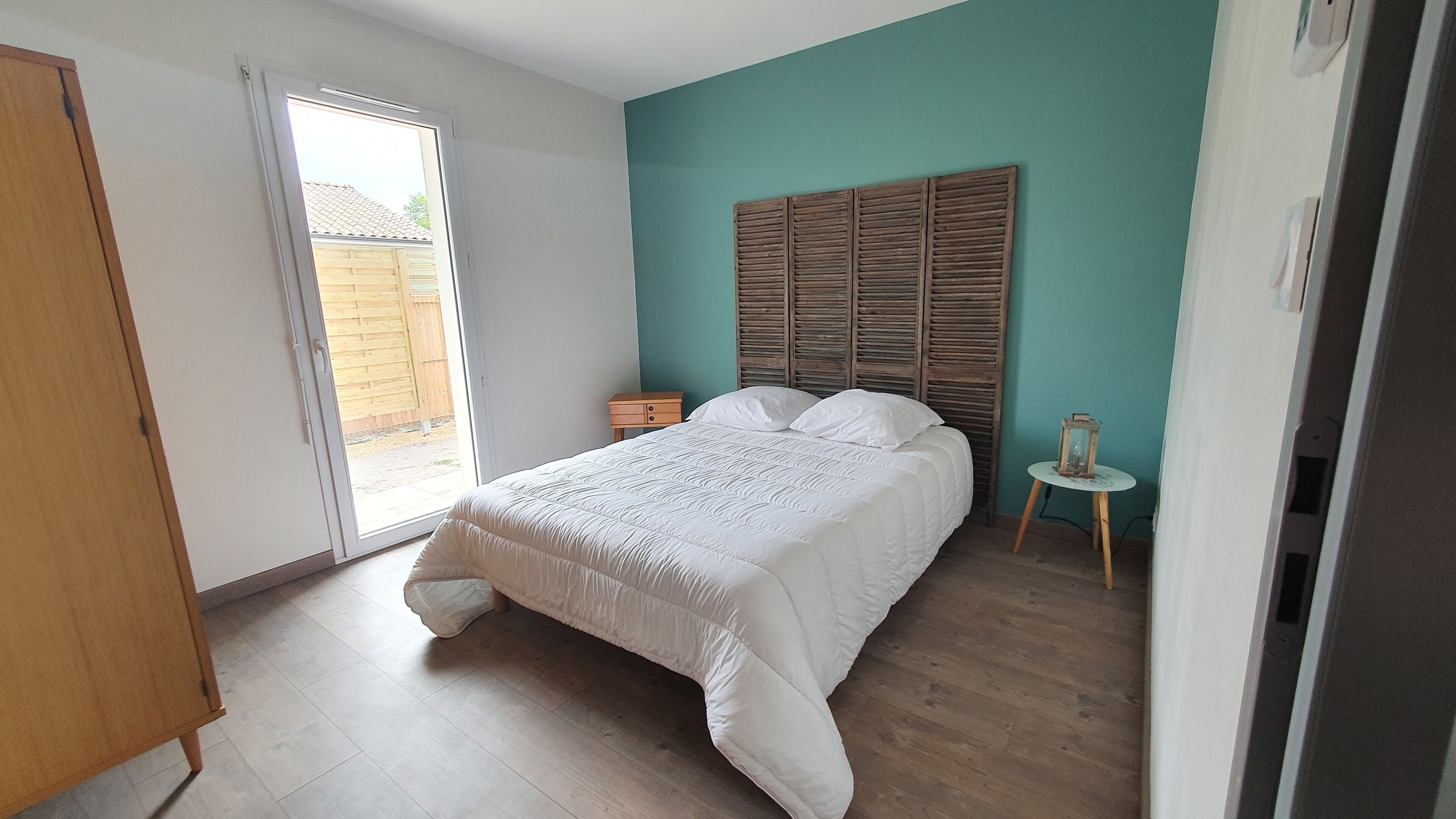 Bourg d'Hourtin, New house with swimming pool and garden near the lake.