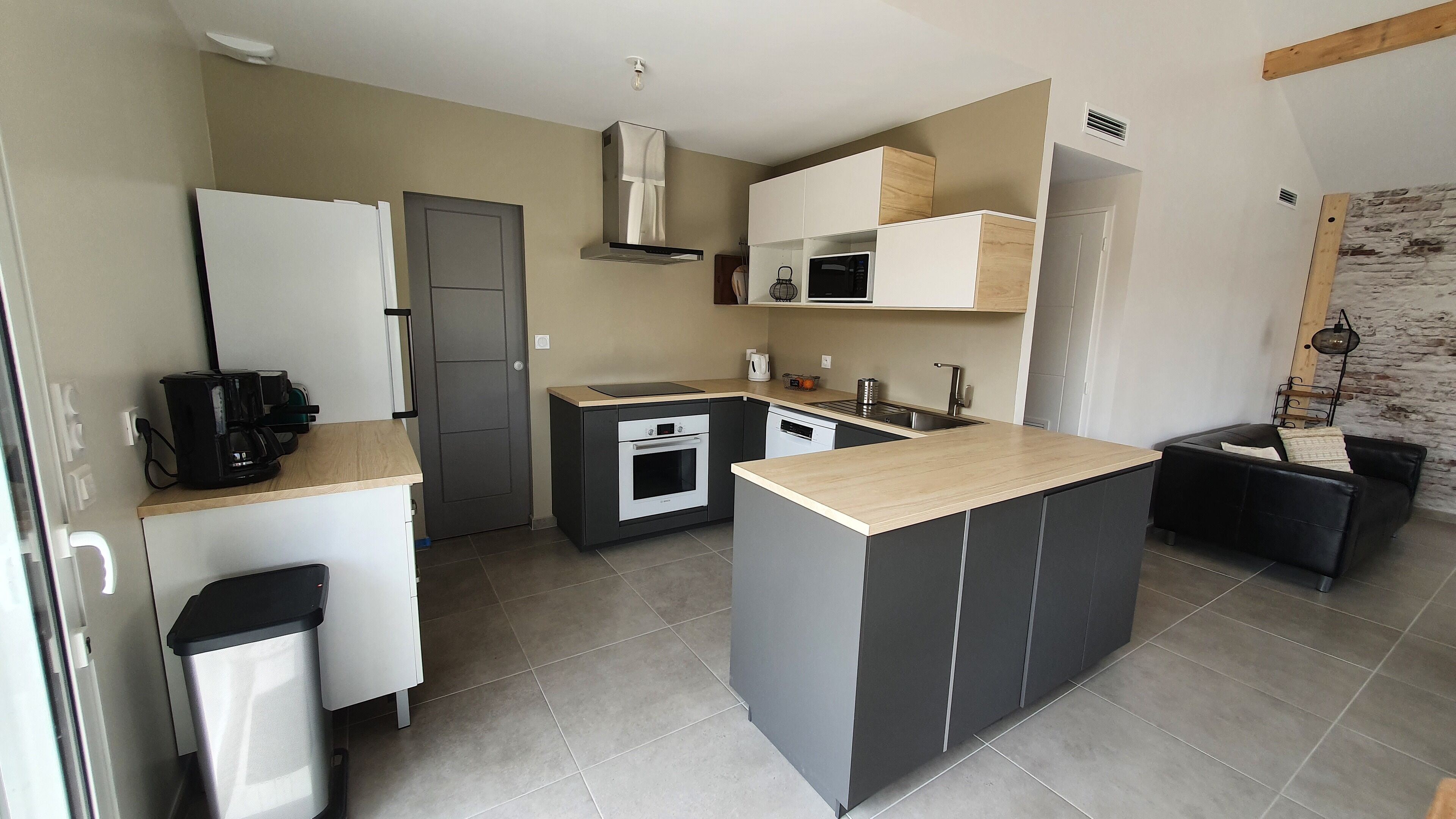 Bourg d'Hourtin, New house with swimming pool and garden near the lake.