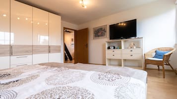 2 chambres, coffres-forts dans les chambres, fer et planche Ă  repasser