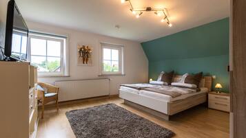 2 Schlafzimmer, Zimmersafe, Bügeleisen/Bügelbrett, Reisekinderbett