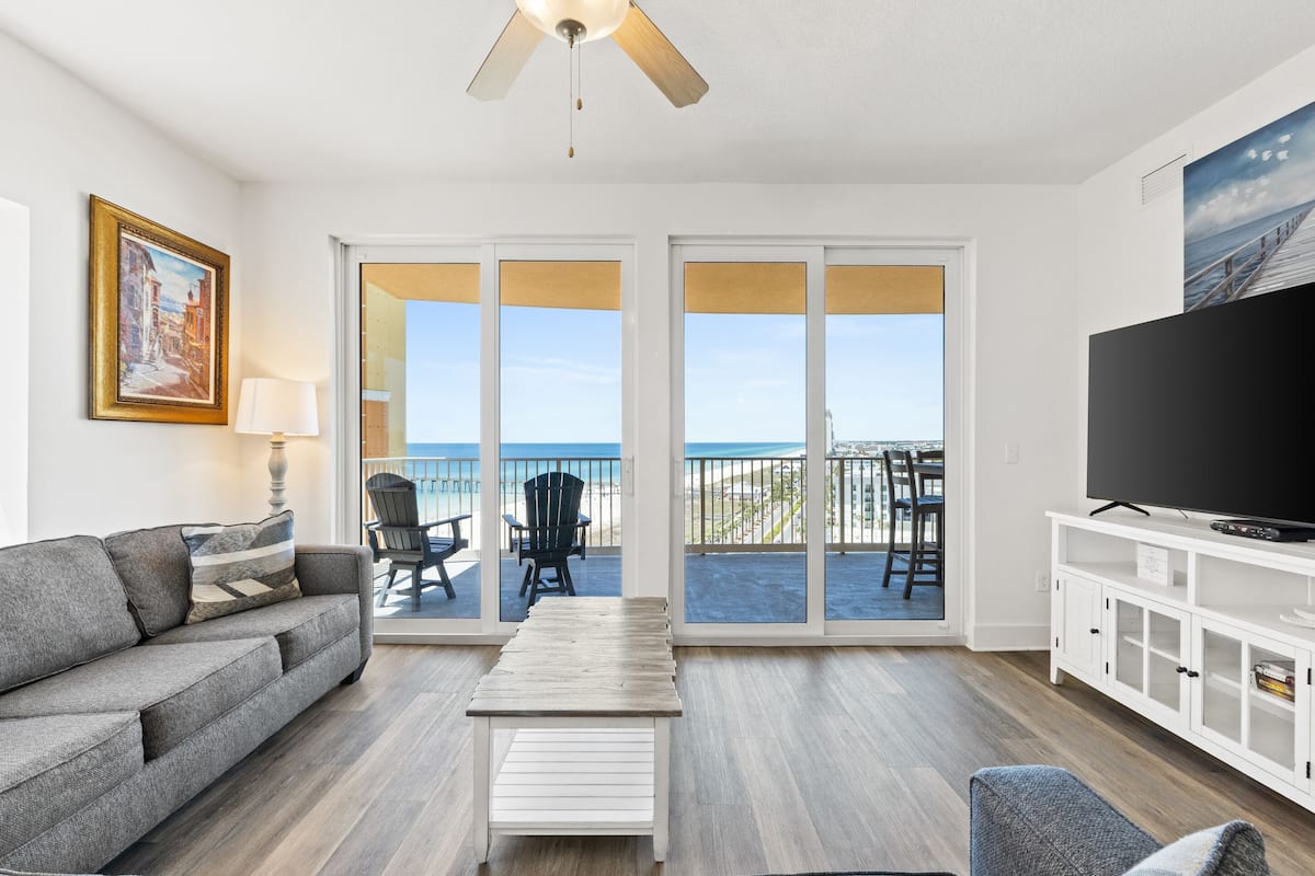 Condo, 3 Bedrooms, Pool View (3-1001) | Living area | 45-inch flat-screen TV with cable channels, TV