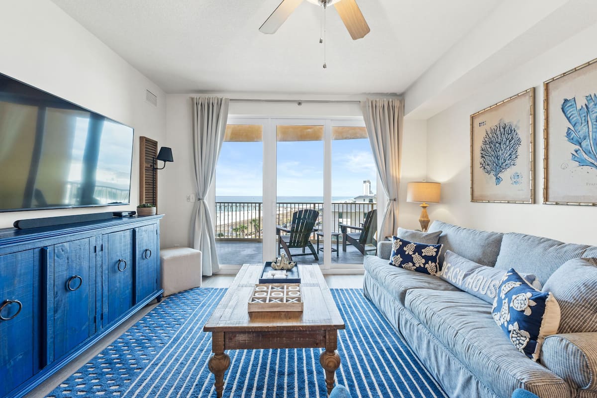Condo, 3 Bedrooms, Sea View (602) | Living area | 45-inch flat-screen TV with cable channels, TV