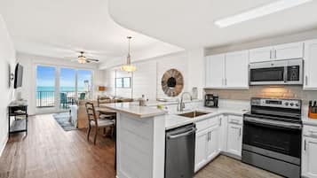 Condo, 3 Bedrooms, Ocean View (1502) | Private kitchen