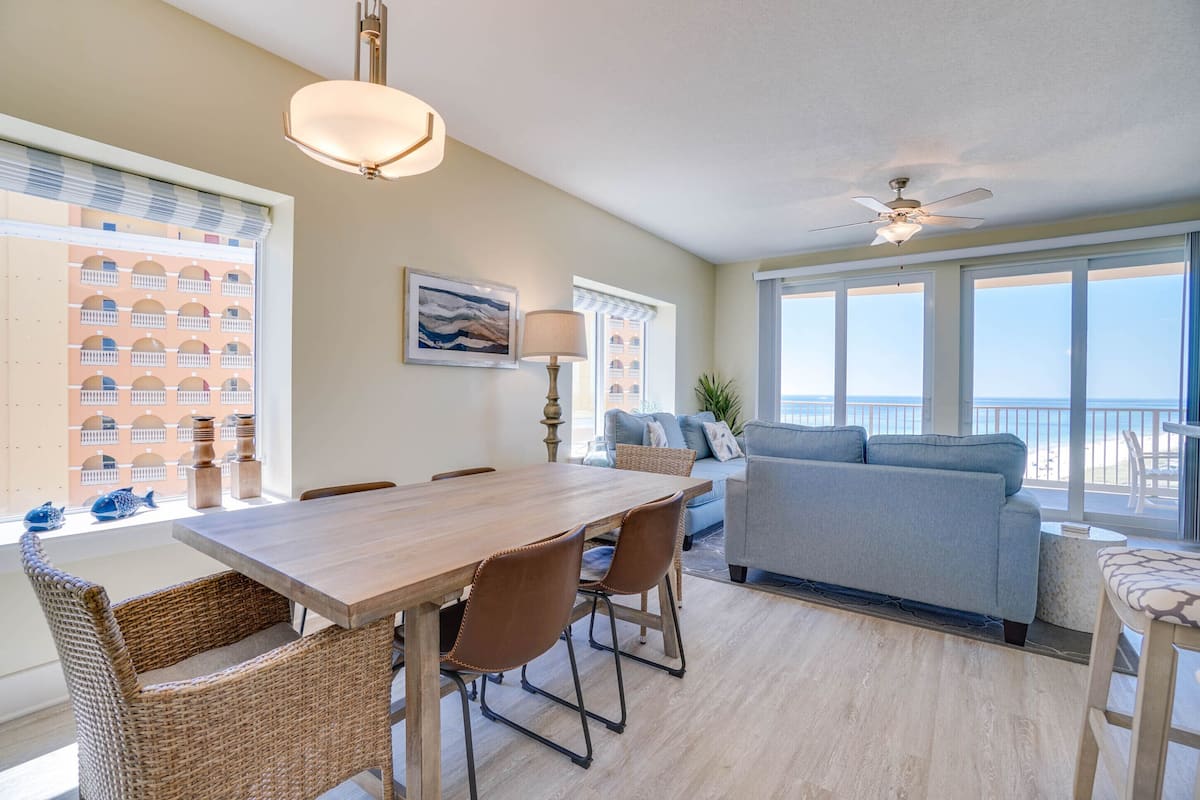 Condo, 3 Bedrooms, Sea View (1701) | In-room dining