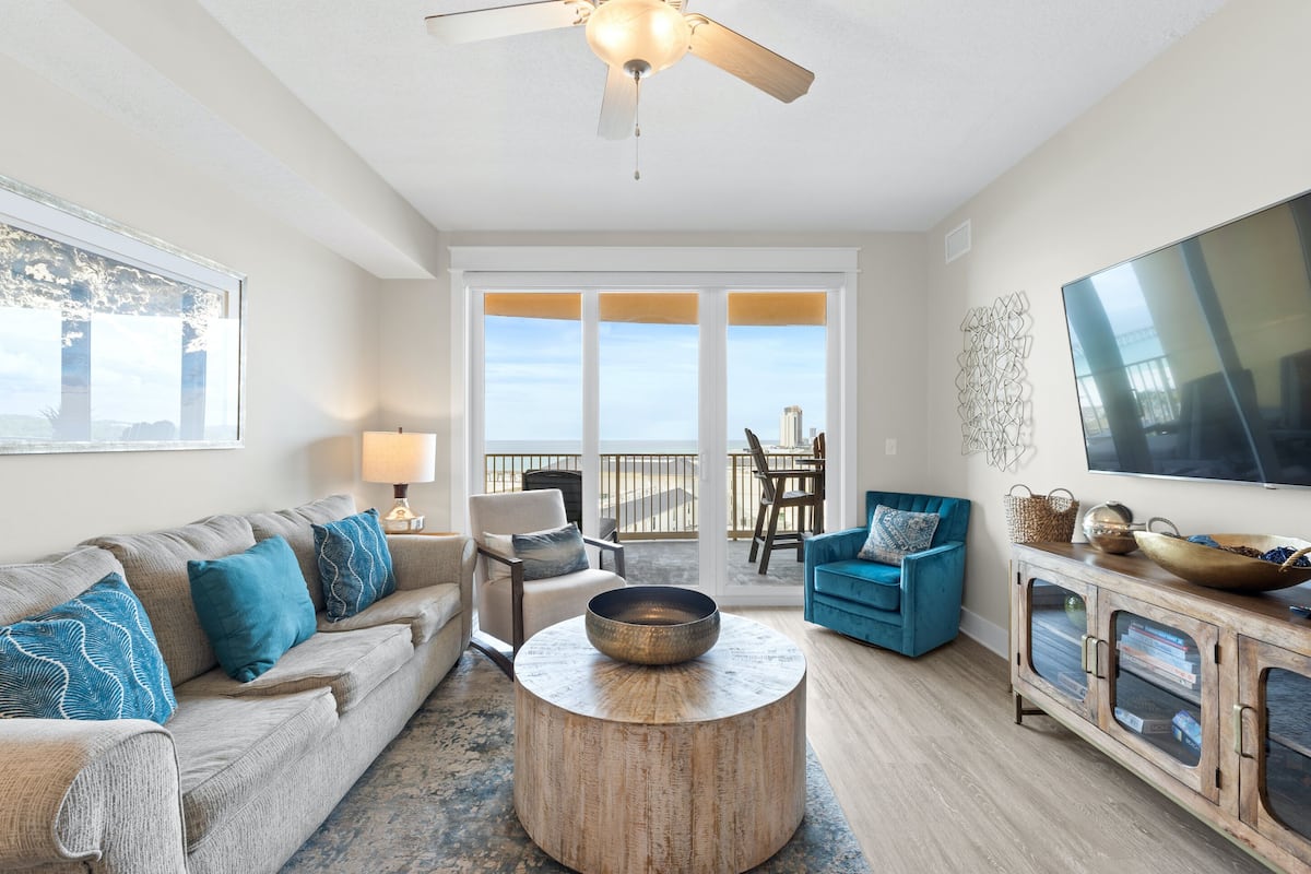 Condo, 3 Bedrooms, Sea View (811) | Living area | 45-inch flat-screen TV with cable channels, TV