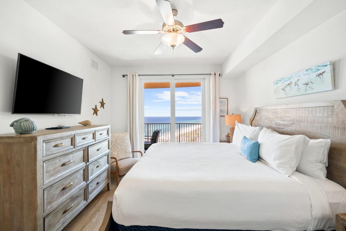 Condo, 3 Bedrooms, Sea View (1906)