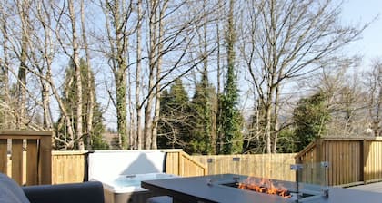 Luxury 6 bed home with hot tub