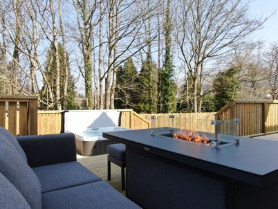 Luxury 6 bed home with hot tub