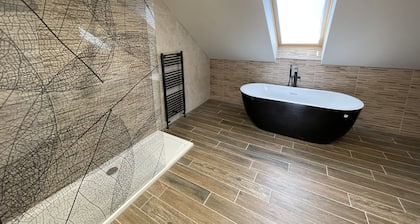Luxury 6 bed home with hot tub